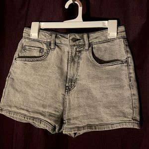 Highest Rise Mom Shorts (Sz 4) Gray Wash
